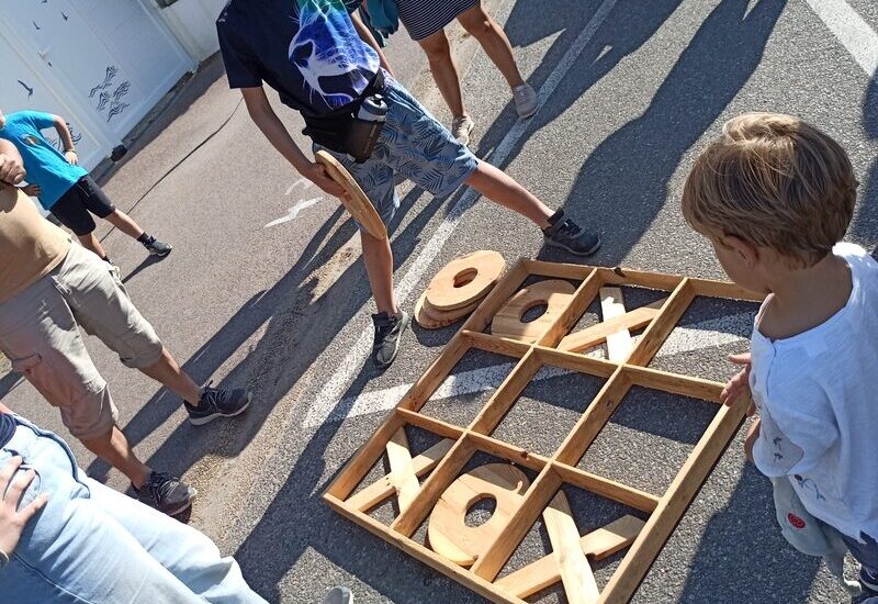 enfants jouant au morpion Breizh Déco Passion